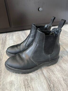 Dr. Martens 2976 Chelsea Boot, Pebbled Black Leather, Women's UK 4 / US 6